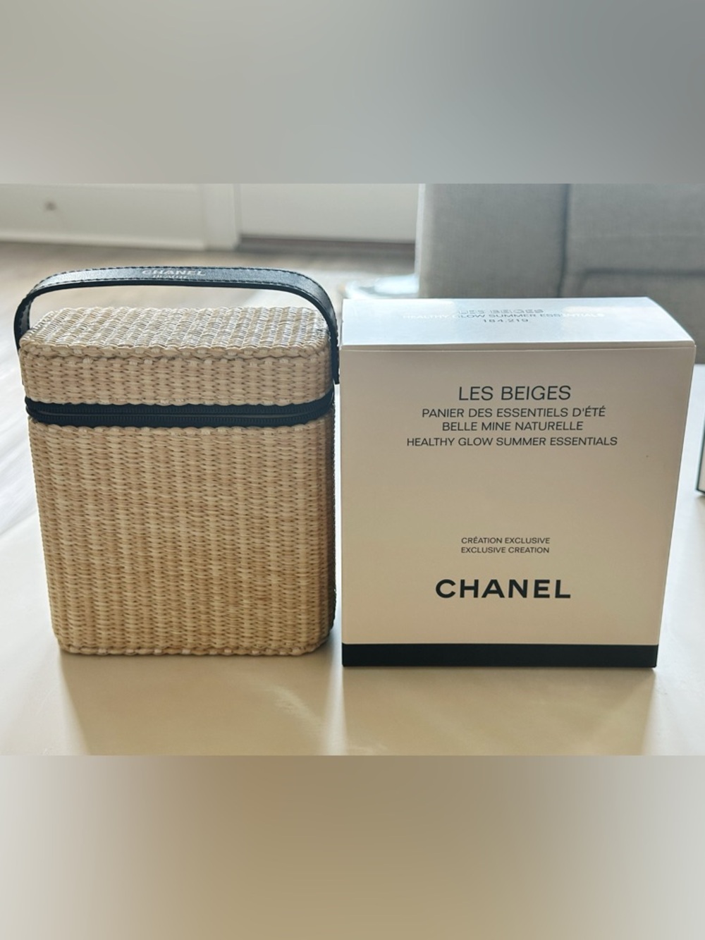 CHANEL Les Beiges Set with Woven Straw Vanity Case in Beige and Black
